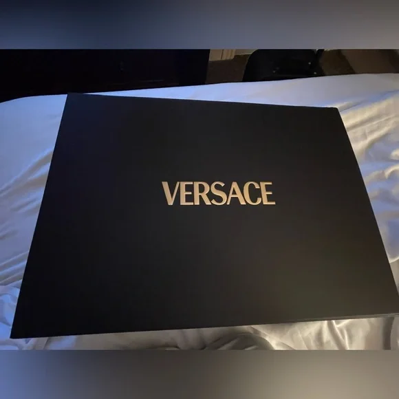 Versace All Over Large Denim Tote Bag - Picture 4 of 16